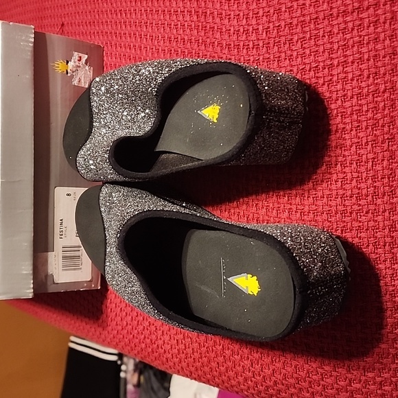 Pewter color on the box, but they look black/silver sparkly, stretchy material - Picture 4 of 5